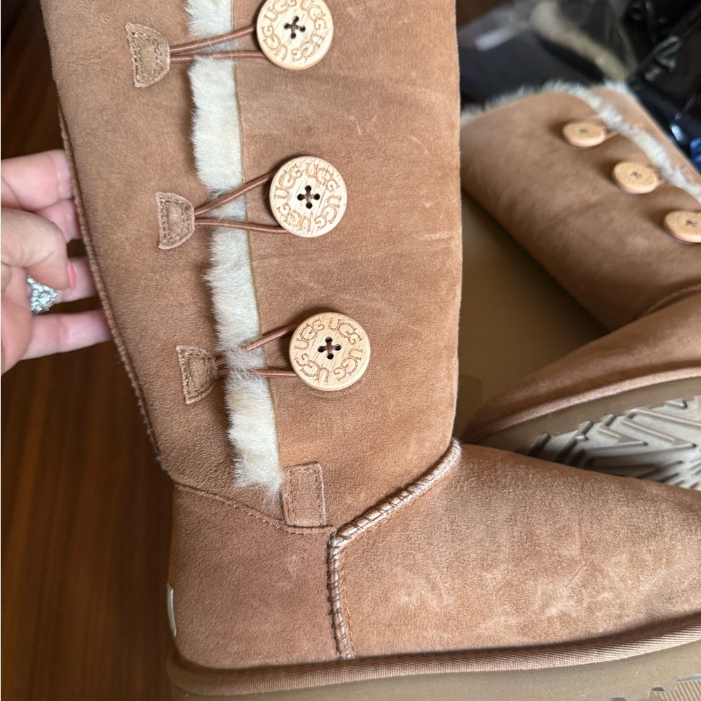 UGG Chestnut Bailey Button Triplet Boots brand new with box - Picture 7 of 9